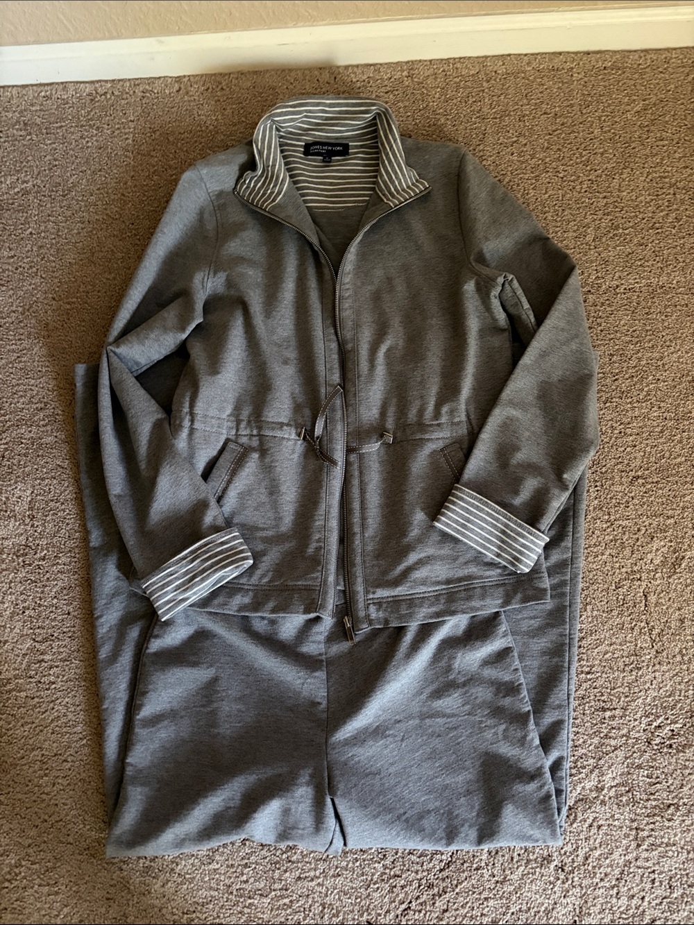Jones New York Gray Two-Piece Jacket and Pants Set size M like new